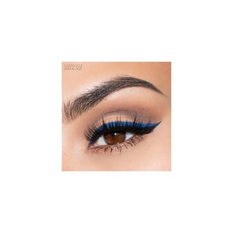 D&#039;Donna Helder Blauw Eyeliner Helder Blauw Op Model