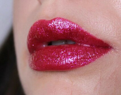 Glam of Sweden Diamond Lip Gloss Super Shine Rose Diamond Op Model