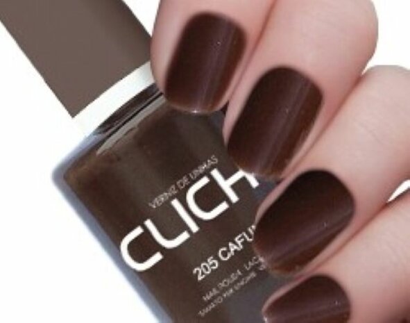 Cliche Nummer 205 Cafune Bruin Nagellak Op Model