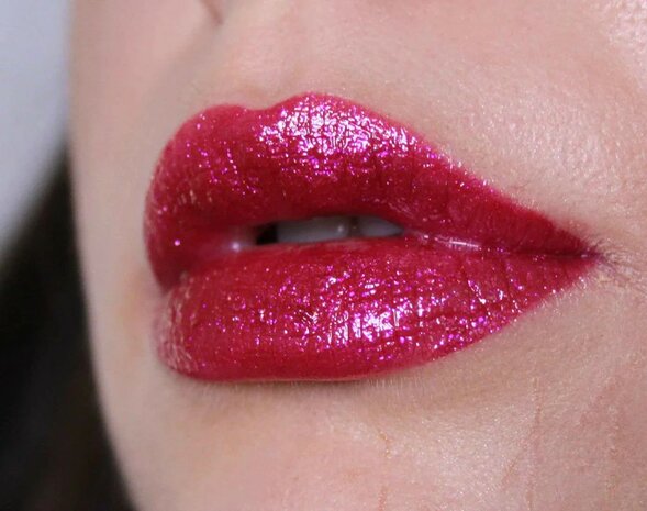 Glam of Sweden Diamond Lip Gloss Super Shine Rose Diamond Op Model