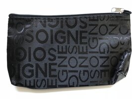 Klein Make-up tasje / toilettasje / organizer / etui - zwart - mat met glanzende woorden SOIGNE - met rits - waterafstotend - afmeting 18,5 x 10,5 x 2 centimeter